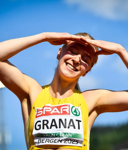 Moa Granat 5047