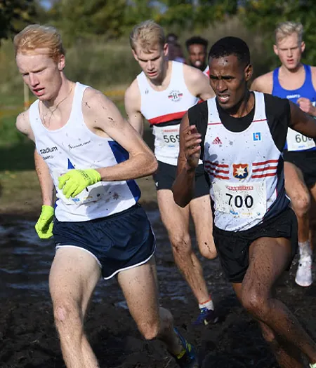 Olof Silvander, IFK Lidingö och Muhamed Nuur, Örgryte IS, under Terräng-SM i Höganäs 2021.