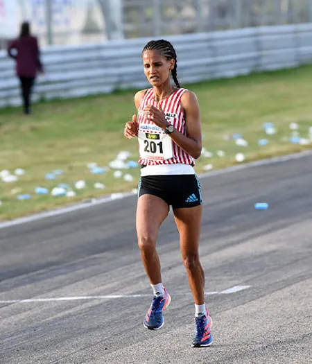 Samrawit Mengsteab sprang hem guldet på SM i halvmaraton i Anderstorp 2022.
