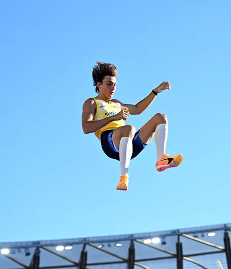Armand Duplantis (32)
