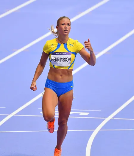Jullia Henriksson24