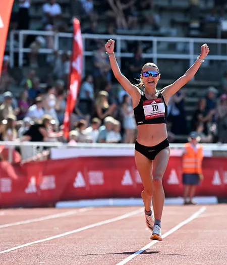 Carolina Wikstrom24