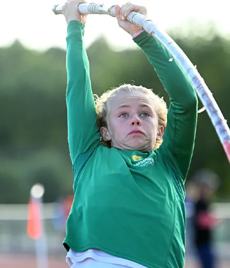 Benjamin Wilkinson från Hammarby IF kom tvåa i stavhopp för P14 med nya personbästat 3.52.