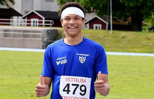 Isak Hughes vann 100-metersfinalen för P17.