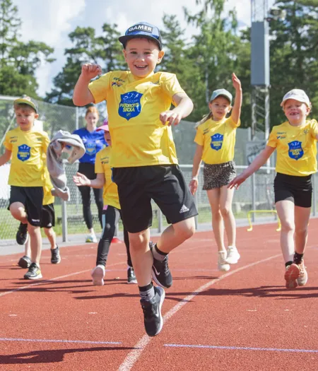 Barn som värmer upp