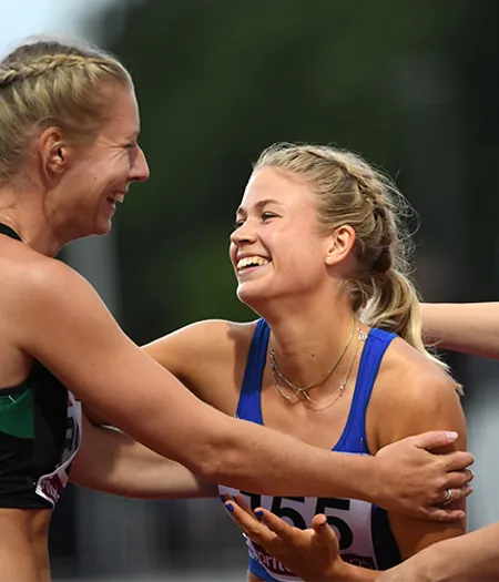 Daniella Busk, Julia Henriksson och Filippa Sivnert är tre av de uttagna stafett-tjejerna.