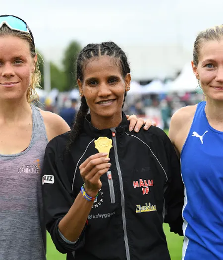 Lovisa Modig, Samrawit Mengsteab och Julia Nilsson.