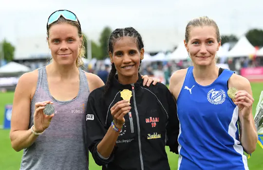 Lovisa Modig, Samrawit Mengsteab och Julia Nilsson.