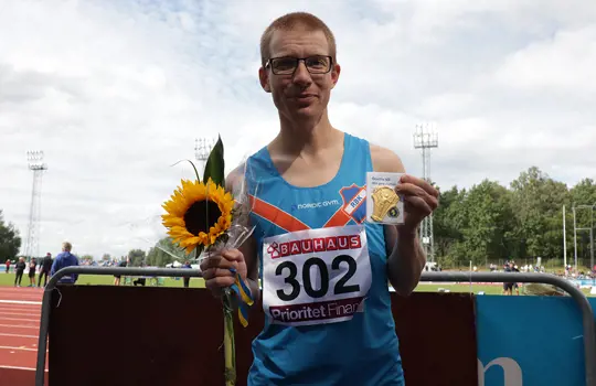 Martin Jansson med SM-guldet på 800m.