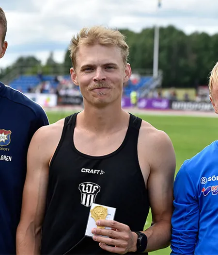 Karl Wållgren, Isak Andersson och Anton Bertilsson tog hem medaljerna på 400 meter häck.